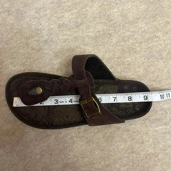 Muk Luks Brown Suede Braided Slip On Thong Sandals Women’s Size 7 - Picture 8 of 8